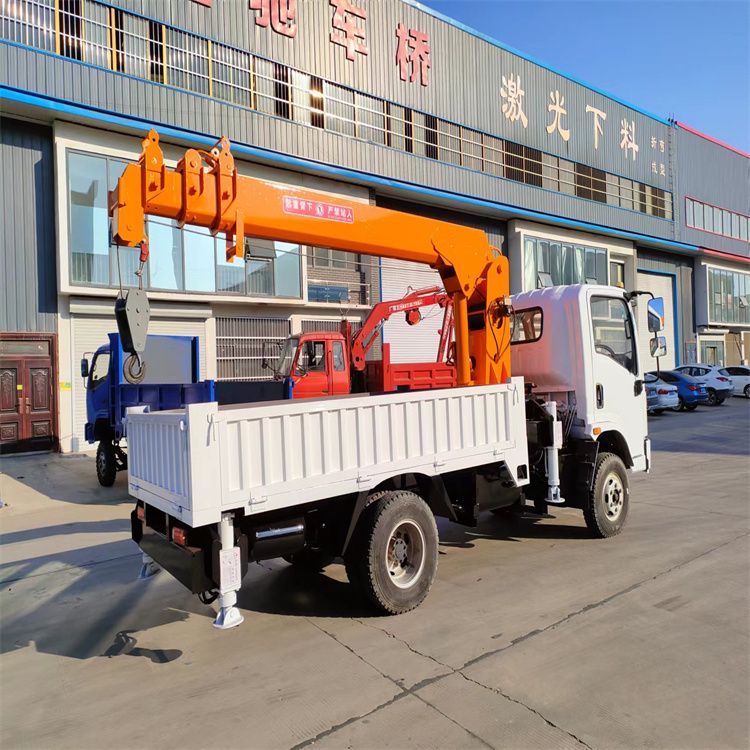 朝阳县三轮随车吊定制 农用改装机自备吊中瑞长期出售