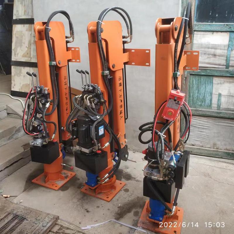 朝阳县重汽蓝牌随车吊 3.2吨 国六动力强 液压驱动 农用自卸起重机